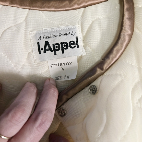 Vintage Cream Quilted Robe with Brown Sateen Accents Size Medium VINTAGE NWT - Picture 5 of 7